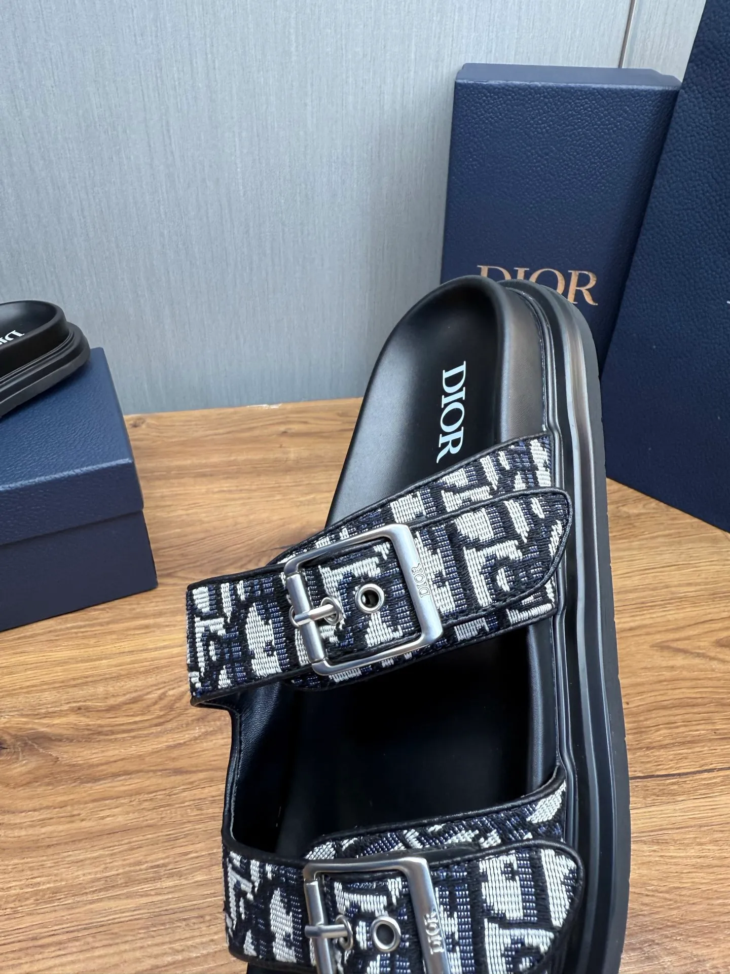 Men's shoes 💰300💰 Dior. Men's slippers 🩴Official website 1:1 production 38-45 yards 45 46 🉑️Customized original material shipped✅